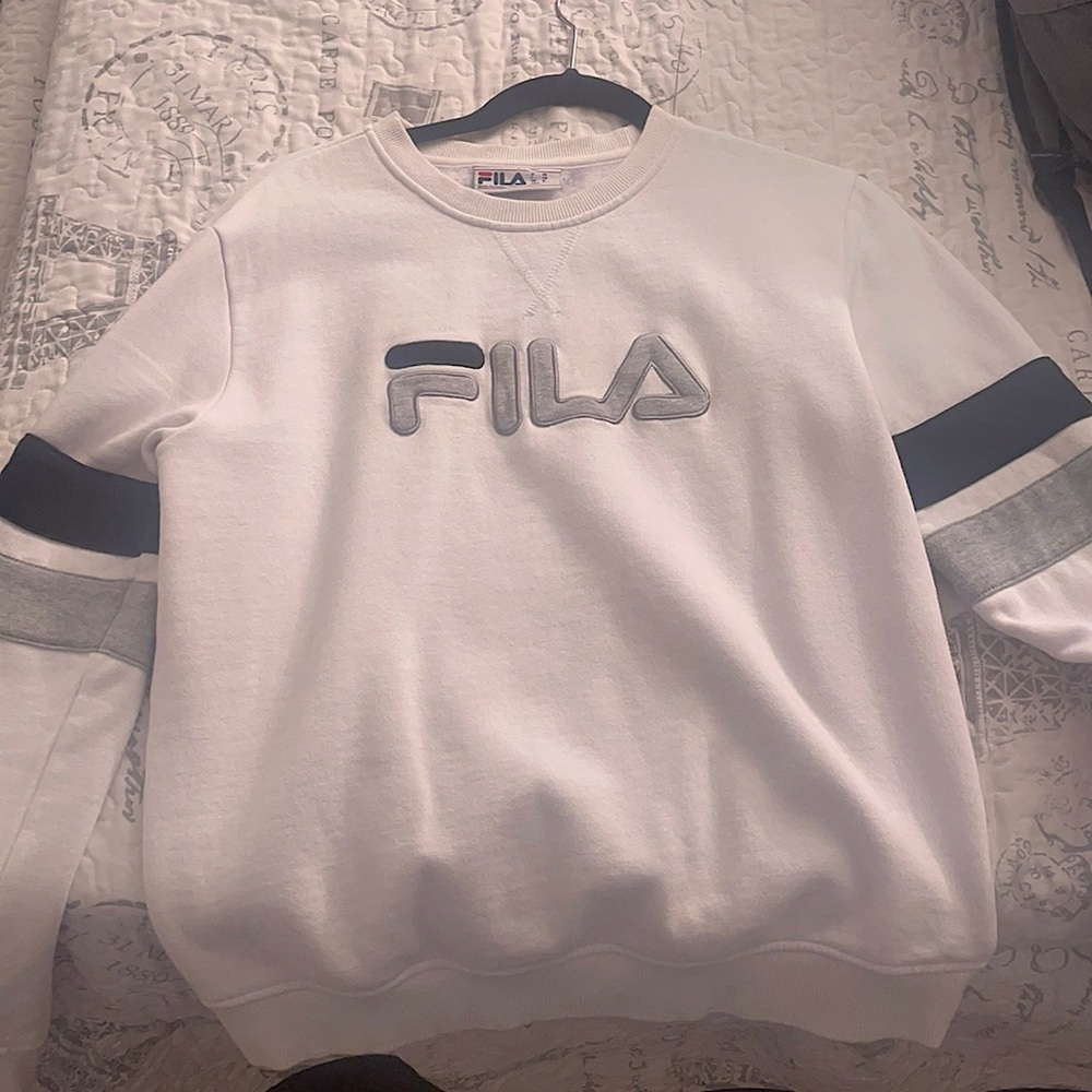 white fila medium crewneck